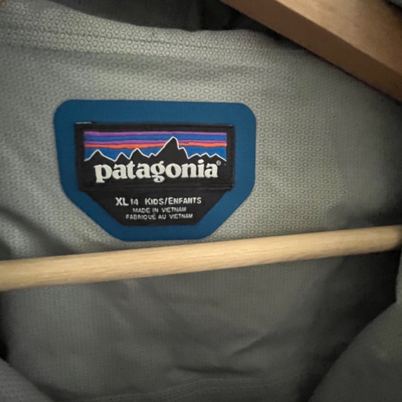 Patagonia Rain Jacket, Kids Size 14 - Picture 4 of 4
